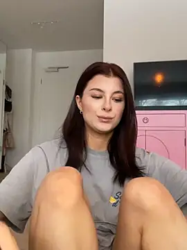 Mia-Minou online show from February 5, 2026, 11:59 am