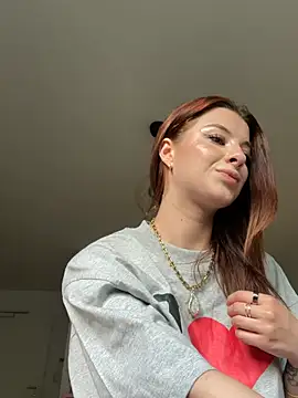 Mia-Minou online show from May 23, 2026, 5:06 pm