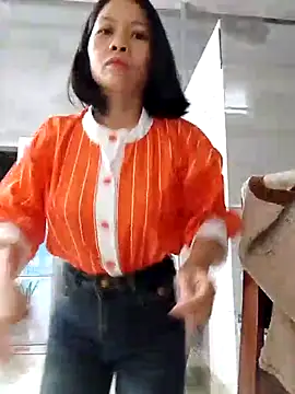 Snapshot of Aninyin22 chatting on February 19, 2026, 2:18 am Aninyin22 online show from February 19, 2026, 2:18 am