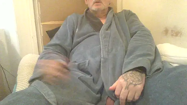Snapshot of oldenglishguy chatting on October 26, 2025, 3:07 pm oldenglishguy online show from October 26, 2025, 3:07 pm