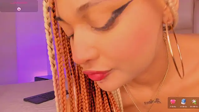 Snapshot of _CurlyGirl_ chatting on November 27, 2025, 7:49 pm CurlyGirl online show from November 27, 2025, 7:49 pm