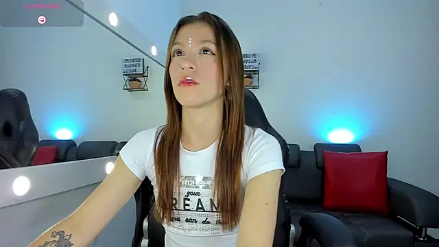 roxanne jones1 online show from November 28, 2025, 8:11 pm