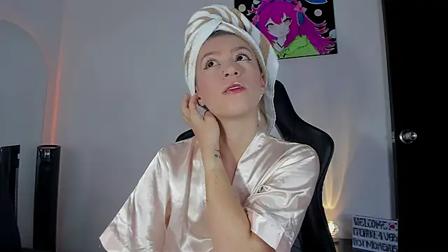 roxanne jones1 online show from May 26, 2026, 6:37 pm