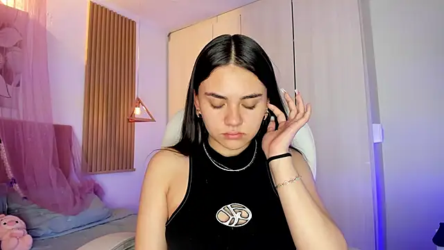 mia nevaeh online show from March 2, 2026, 8:37 pm