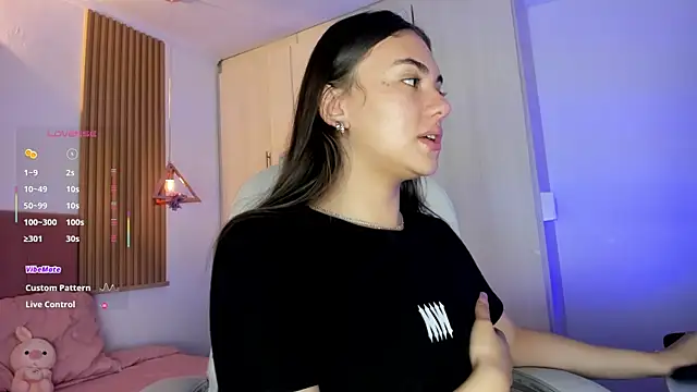 mia nevaeh online show from July 11, 2026, 8:44 pm