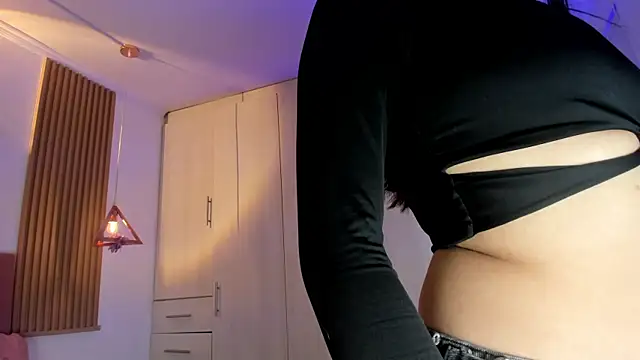 mia nevaeh online show from July 13, 2026, 7:16 pm