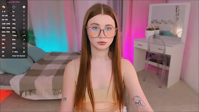 Freckle Diyana online show from March 22, 2025, 10:15 pm