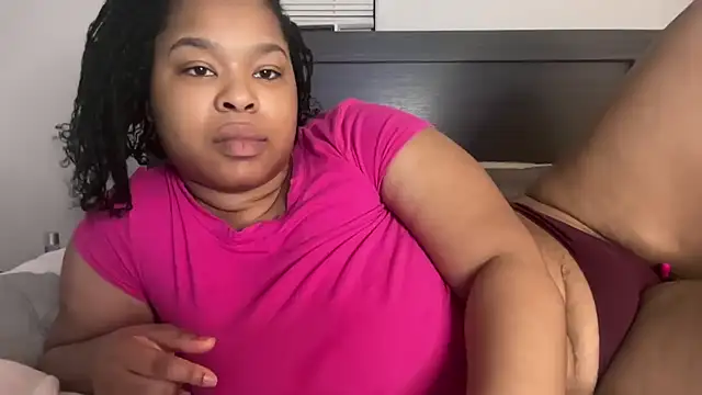 Snapshot of MissAriisback chatting on December 2, 2025, 12:10 pm MissAriisback online show from December 2, 2025, 12:10 pm