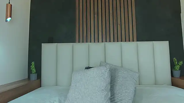 Snapshot of AmyPalmmer chatting on February 19, 2025, 6:43 pm AmyPalmmer online show from February 19, 2025, 6:43 pm