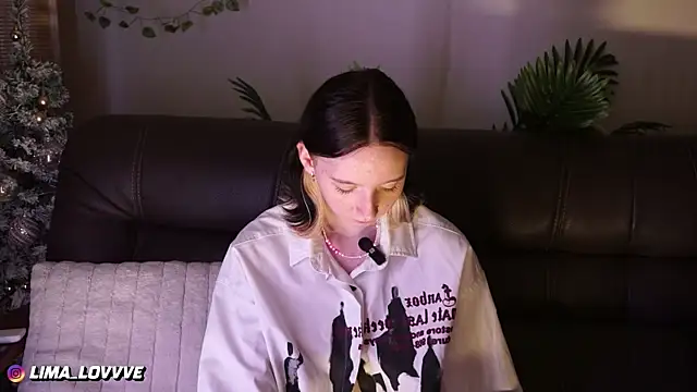 LimaLexxx online show from December 22, 2025, 5:21 pm