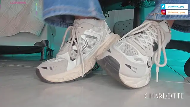 charlotte  grey online show from November 1, 2025, 7:49 pm