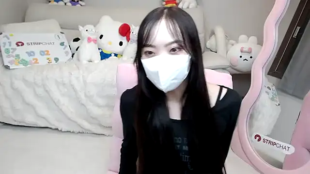 momo room online show from October 2, 2025, 10:55 am