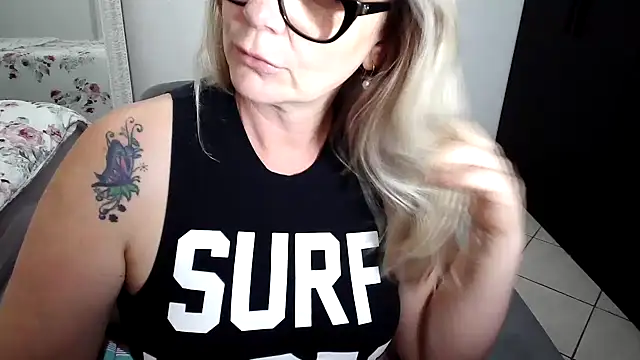 Snapshot of Micchellina chatting on December 1, 2024, 10:21 pm Micchellina online show from December 1, 2024, 10:21 pm