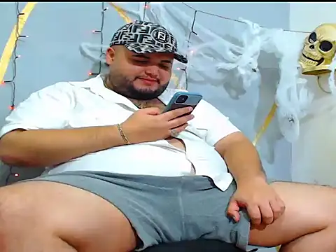 Snapshot of damian_chubby chatting on October 19, 2025, 12:06 pm damian chubby online show from October 19, 2025, 12:06 pm
