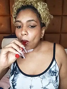 ELLA KELLY online show from February 4, 2026, 12:00 pm