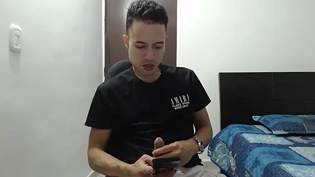 Snapshot of dimitriquiet05 chatting on December 7, 2024, 3:36 am dimitriquiet05 online show from December 7, 2024, 3:36 am