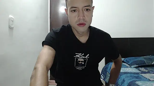 Snapshot of dimitriquiet05 chatting on December 17, 2024, 4:34 am dimitriquiet05 online show from December 17, 2024, 4:34 am