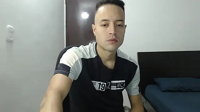 Snapshot of dimitriquiet05 chatting on December 22, 2024, 7:11 am dimitriquiet05 online show from December 22, 2024, 7:11 am