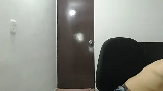 Snapshot of dimitriquiet05 chatting on December 27, 2024, 5:09 am dimitriquiet05 online show from December 27, 2024, 5:09 am