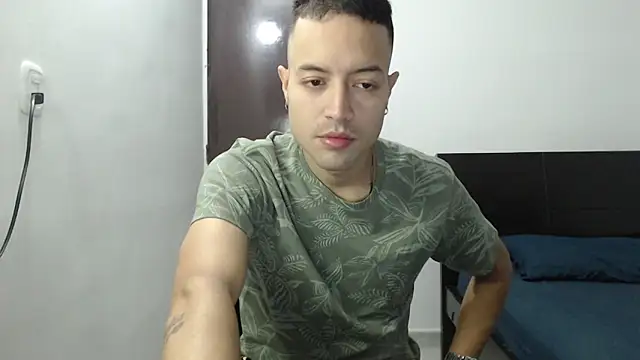 Snapshot of dimitriquiet05 chatting on December 28, 2024, 2:11 am dimitriquiet05 online show from December 28, 2024, 2:11 am