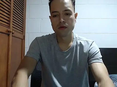 Snapshot of dimitriquiet05 chatting on February 24, 2026, 8:34 am dimitriquiet05 online show from February 24, 2026, 8:34 am