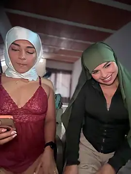 lalilamassu1 online show from April 12, 2026, 6:35 pm