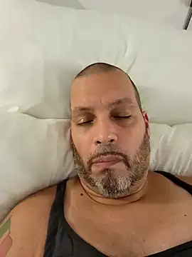 Snapshot of Just2much chatting on October 8, 2025, 11:02 pm Just2much online show from October 8, 2025, 11:02 pm