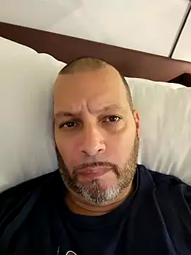 Snapshot of Just2much chatting on October 9, 2025, 1:42 pm Just2much online show from October 9, 2025, 1:42 pm