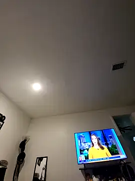 Snapshot of Just2much chatting on October 20, 2025, 12:05 pm Just2much online show from October 20, 2025, 12:05 pm