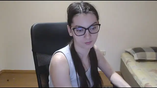 Snapshot of CuteJollie4U chatting on March 7, 2025, 12:48 am CuteJollie4U online show from March 7, 2025, 12:48 am