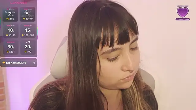 Snapshot of emitaa17228o chatting on October 28, 2025, 8:33 pm emitaa17228o online show from October 28, 2025, 8:33 pm