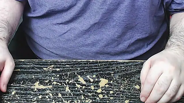 Snapshot of Dominant_BEAR chatting on November 4, 2025, 4:33 am Dominant BEAR online show from November 4, 2025, 4:33 am