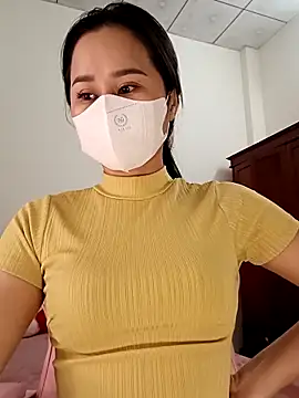 Snapshot of ___Erin___ chatting on February 13, 2026, 2:18 am Erin online show from February 13, 2026, 2:18 am