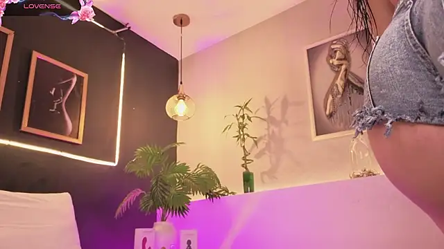 samanthaevanss1 online show from February 10, 2026, 1:32 am