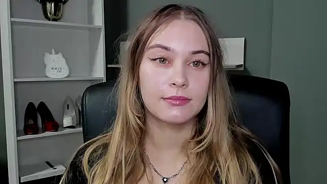 kitty valeria online show from November 10, 2025, 9:58 pm