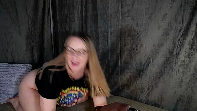 Snapshot of little_princess92 chatting on December 16, 2024, 11:28 pm little princess92 online show from December 16, 2024, 11:28 pm