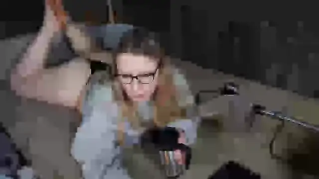 Snapshot of little_princess92 chatting on February 7, 2025, 11:01 am little princess92 online show from February 7, 2025, 11:01 am