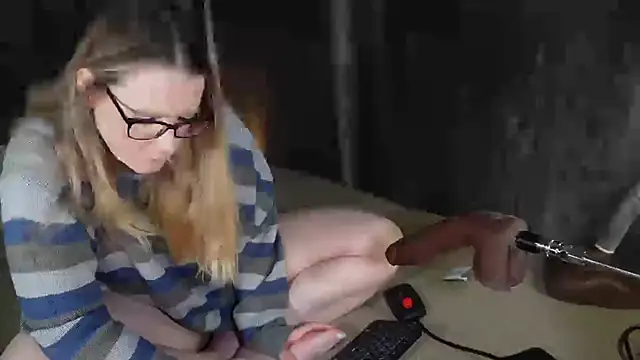 Snapshot of little_princess92 chatting on February 13, 2025, 10:23 am little princess92 online show from February 13, 2025, 10:23 am