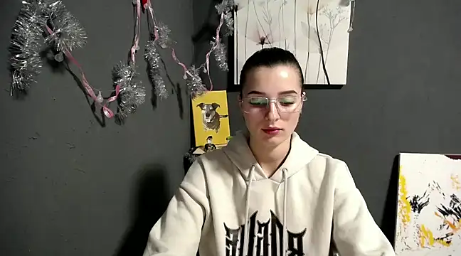 Snapshot of lady_olivia_ chatting on December 19, 2024, 8:23 pm lady olivia  online show from December 19, 2024, 8:23 pm