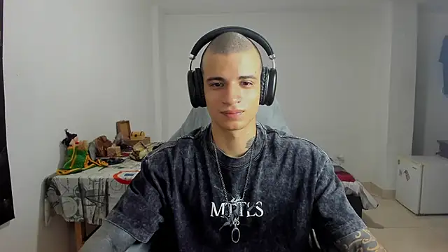 Snapshot of Balo_lovers chatting on March 5, 2025, 2:01 pm Balo lovers online show from March 5, 2025, 2:01 pm