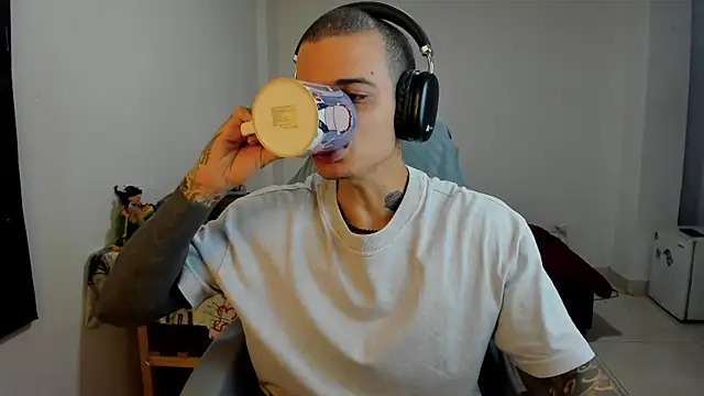 Snapshot of Balo_lovers chatting on March 11, 2025, 3:02 pm Balo lovers online show from March 11, 2025, 3:02 pm