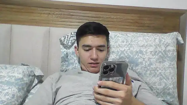 Snapshot of Estebitan_vm chatting on September 28, 2025, 5:35 am Estebitan vm online show from September 28, 2025, 5:35 am