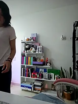 azumiichan online show from March 21, 2025, 4:06 am