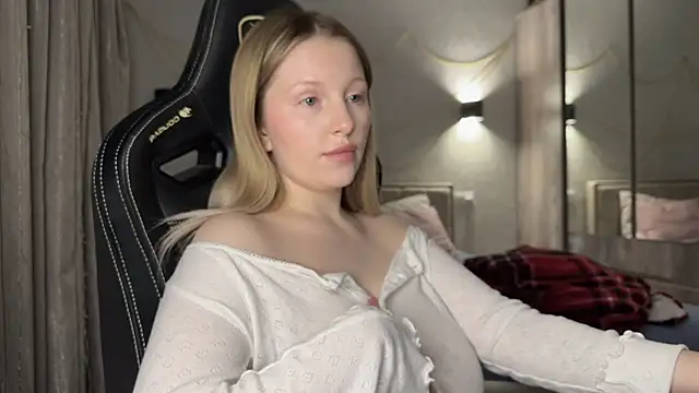 Snapshot of x_ivy_x chatting on January 4, 2025, 6:51 pm x ivy x online show from January 4, 2025, 6:51 pm