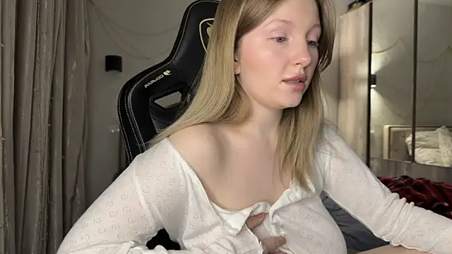 Snapshot of x_ivy_x chatting on January 9, 2025, 4:06 pm x ivy x online show from January 9, 2025, 4:06 pm