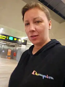 zarina3003 online show from April 13, 2026, 11:21 pm