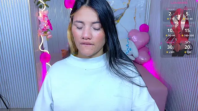 Snapshot of Chiara_tay chatting on June 19, 2026, 11:47 am Chiara tay online show from June 19, 2026, 11:47 am
