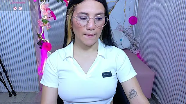 Snapshot of Chiara_tay chatting on July 6, 2026, 7:05 pm Chiara tay online show from July 6, 2026, 7:05 pm