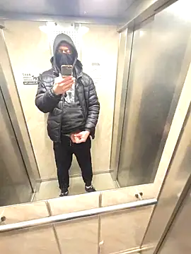 Snapshot of McdyllanXX chatting on January 13, 2025, 12:09 am McdyllanXX online show from January 13, 2025, 12:09 am