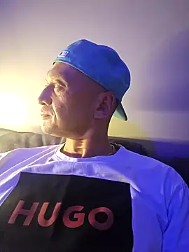 Snapshot of McdyllanXX chatting on March 13, 2025, 10:10 pm McdyllanXX online show from March 13, 2025, 10:10 pm